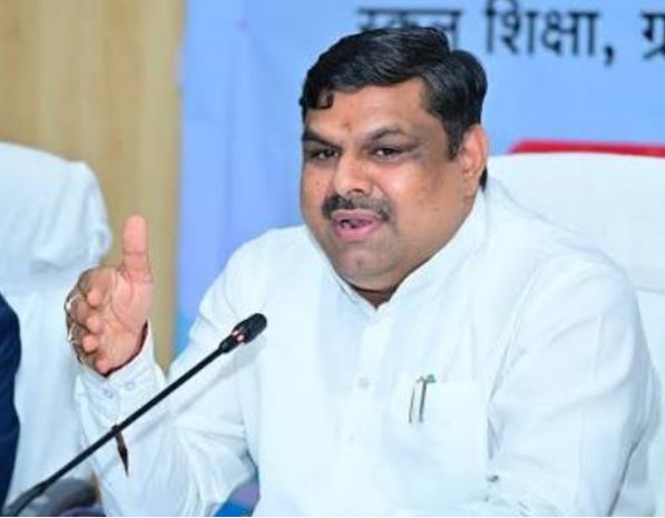 स्कूली लइका मन के प्रदर्शन म सियासत: शिक्षा मंत्री गजेंद्र यादव के आरोप- कांग्रेस के उकसावे म होवत हवय राजनीति