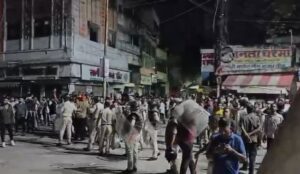 बिलासपुर मा आपत्तिजनक टिप्पणी ले उपद्रव, पथराव मा TI के फुटिस मुड़ी