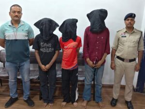 कल्याण ज्वेलर्स लूट के योजना चौपट, 3 झन हथियार संग धराइन