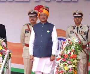 रायपुर के पुलिस परेड ग्राउंड मं सीएम विष्णु देव साय फहराइस झंडा