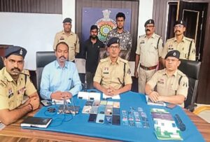 पटना मा महादेव सट्टा ऐप के भंडाफोड़: भिलाई के ऑपरेटर मन 5 करोड़ के सट्टा चलावत धराइन
