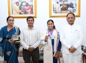 ज्ञानेश्वरी यादव ल मिलिही 30 लाख अउ डीएसपी के पद: कॉमनवेल्थ म पदक जीते बर सीएम साय करिन सम्मान