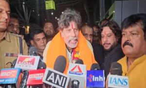 56 दिन बाद छत्तीसगढ़ लहुटिन भाजपा अध्यक्ष किरण सिंह देव, एयरपोर्ट मं कार्यकर्तामन करिन जोरदार स्वागत