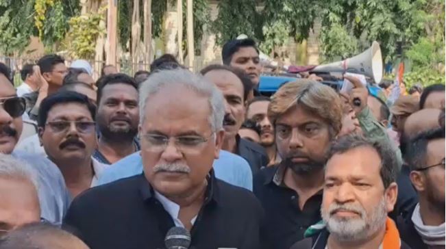 ईवीएम के खिलाफ कांग्रेस कार्यकर्ता सड़क म उतरिस , भूपेश बघेल के नेतृत्व म कई जिला म प्रदर्शन