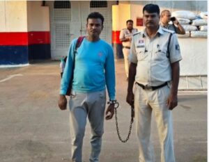 भाजपा नेता ऊपर चाकू ले हमला, अहमदाबाद भागे आरोपी रायपुर स्टेशन म धरईस