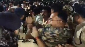 बस्तर दशहरा मं फूल रथ खींचे के बात ऊपर बवाल, गांव वाले अउ पुलिस के बीच होइस झड़प