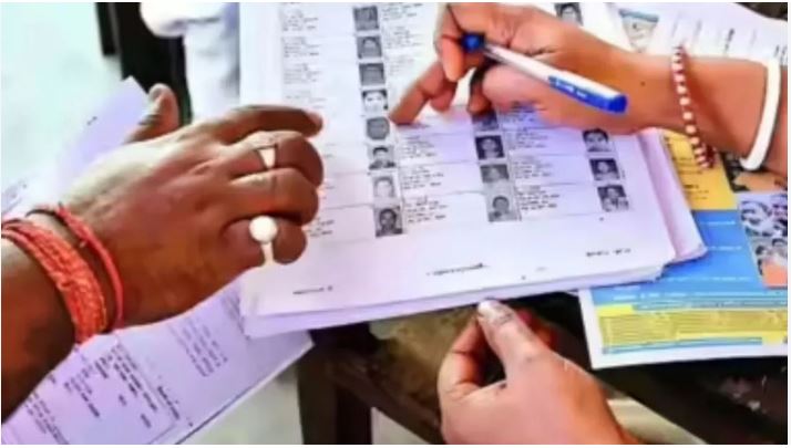 वोटर लिस्ट मं छूटे अउ पहिली बार वोट देय वाले मन के जुड़ही नांव, BLO घर-घर जाहीं