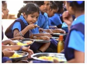 छत्तीसगढ़ के स्कूल मं अब रंग बताही कि लईका मन का खाही
