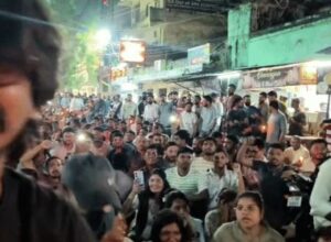 शिक्षक भर्ती म रोक अउ CGPSC-2025 ले नाराज युवा, बिलासपुर म निकाले कैंडल मार्च
